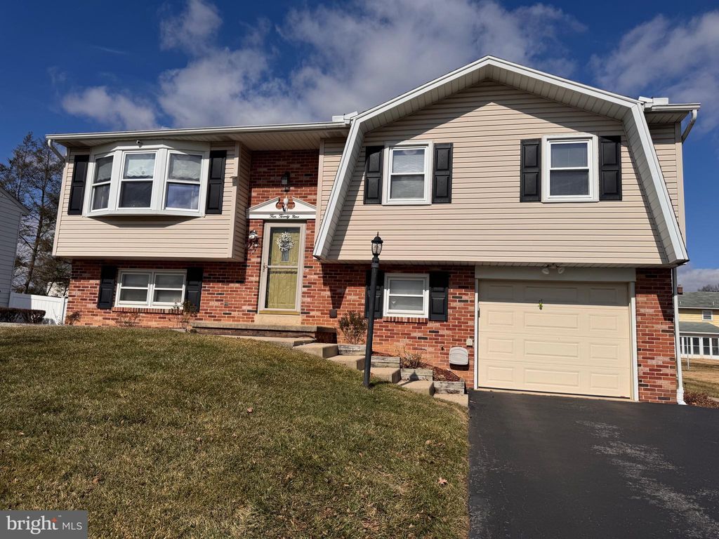 Photo of 429 Candlewyck Road, LANCASTER, PA 17601 (MLS # PALA2083600)