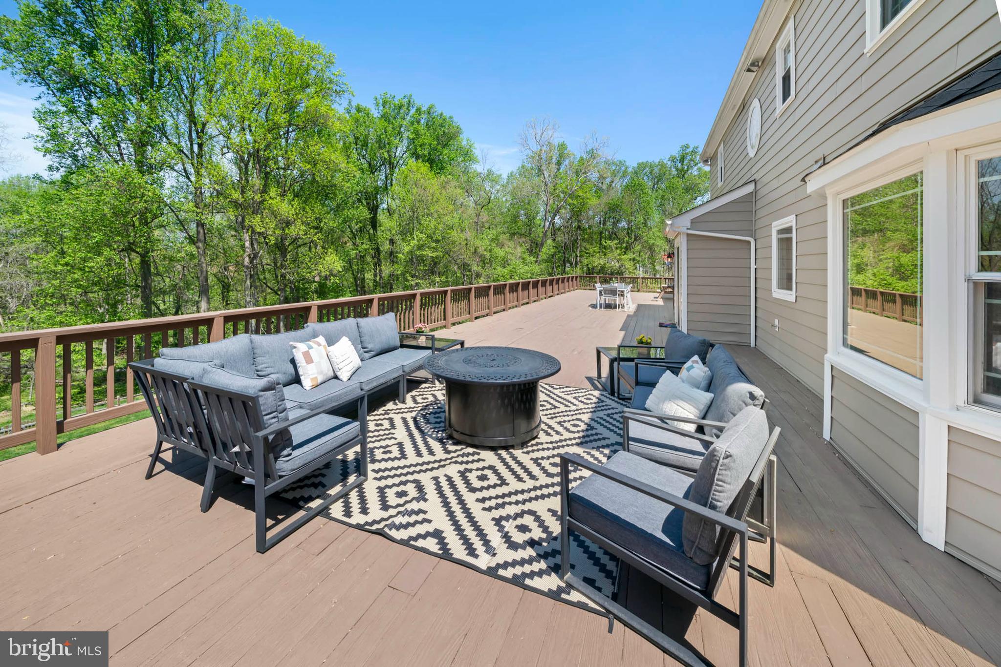 NAPLES MANOR - Residential