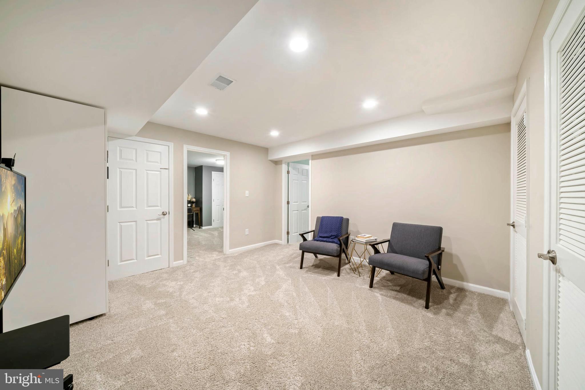 NAPLES MANOR - Residential