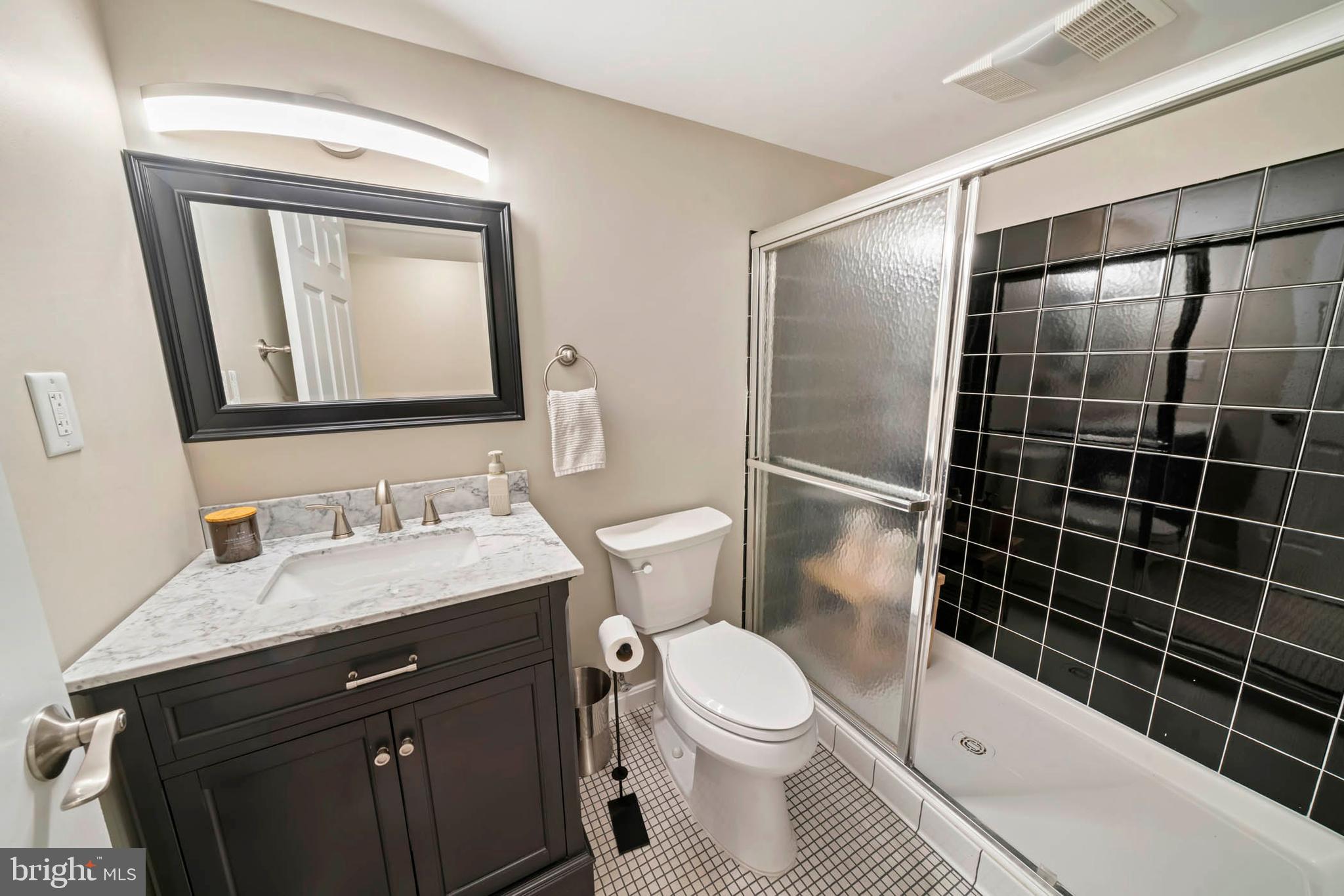 NAPLES MANOR - Residential