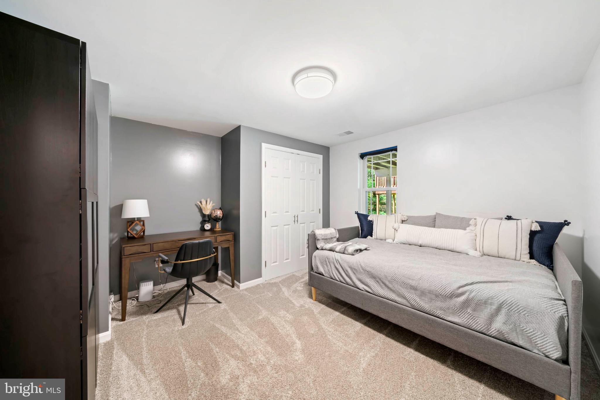 NAPLES MANOR - Residential