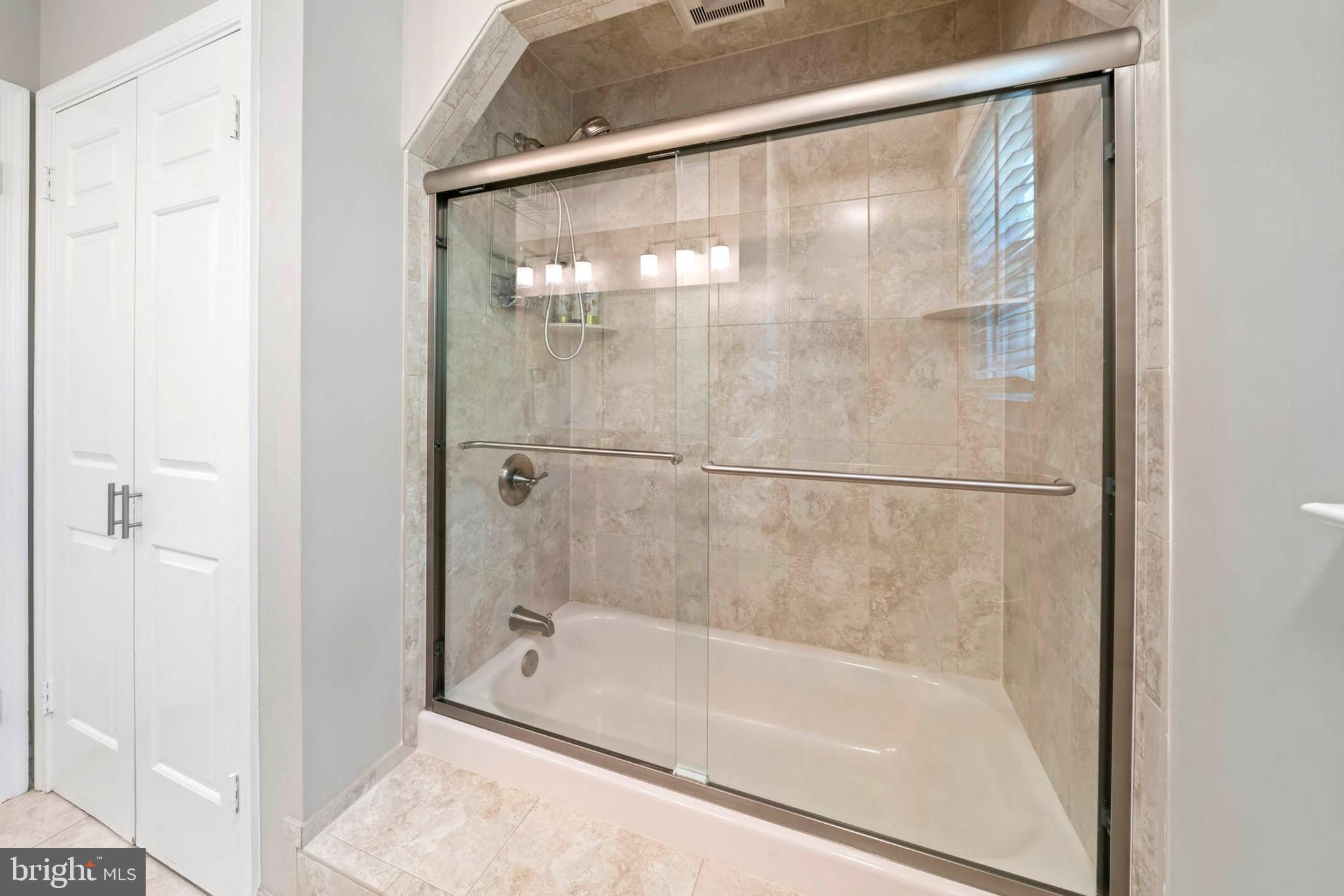 NAPLES MANOR - Residential