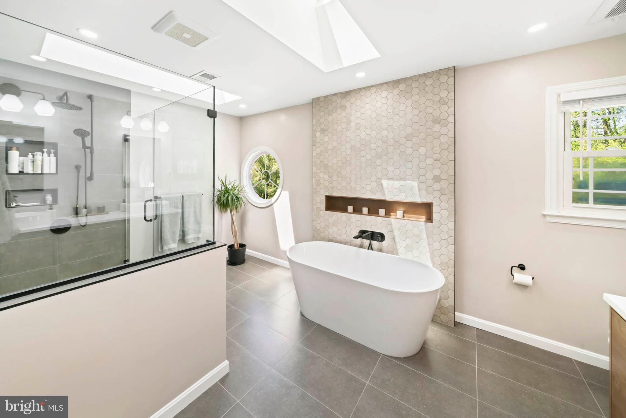 NAPLES MANOR - Residential