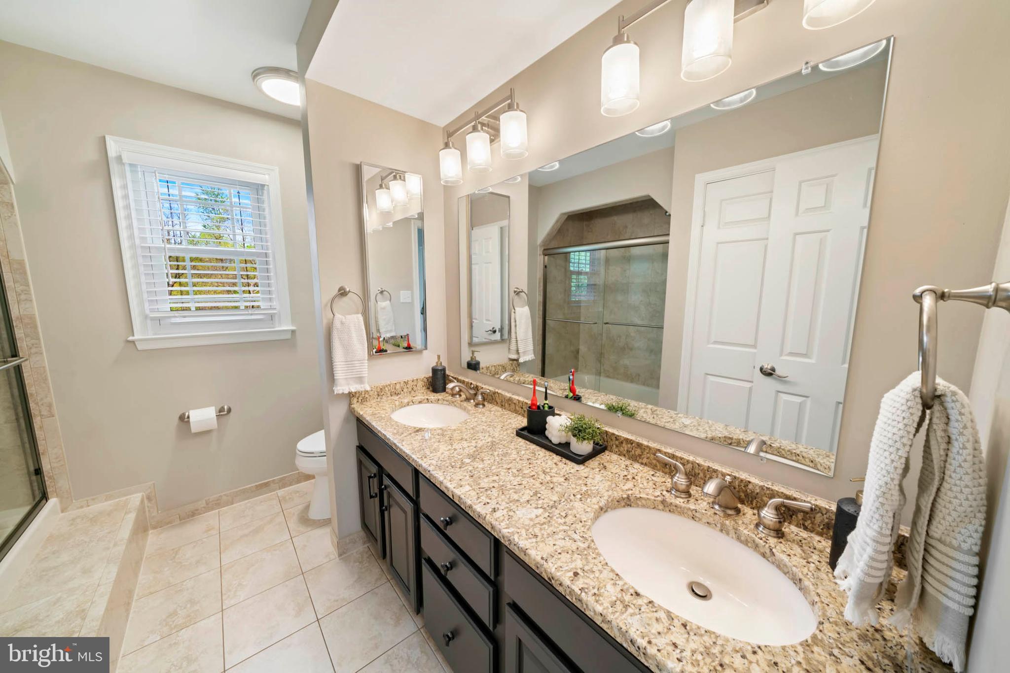 NAPLES MANOR - Residential