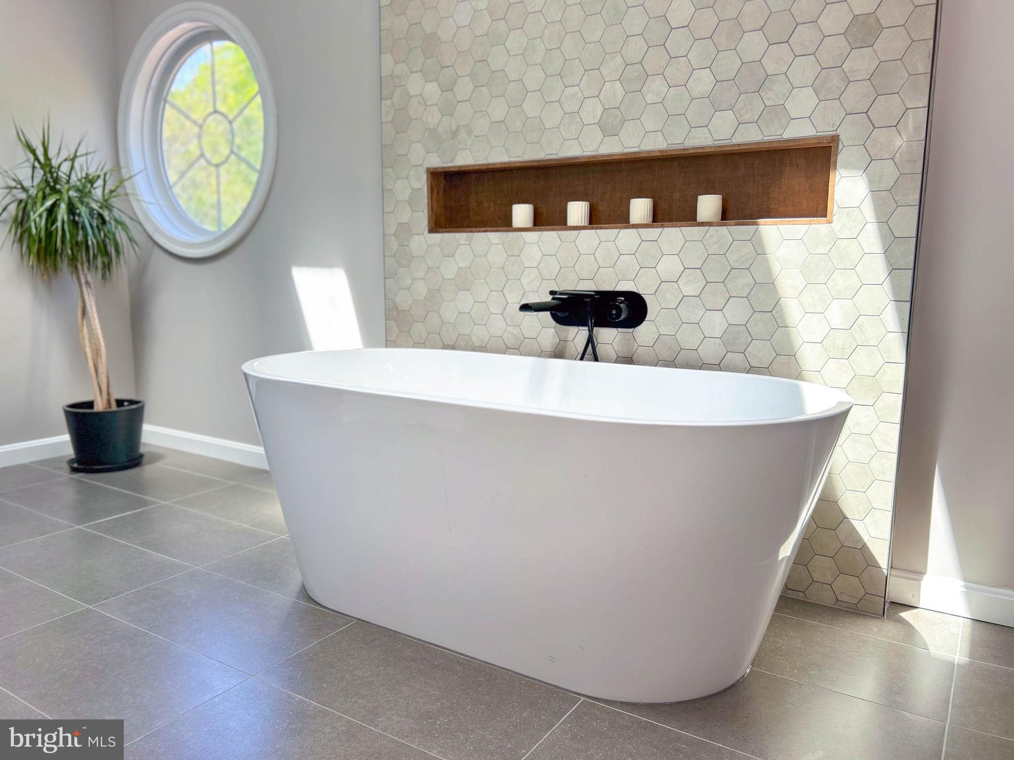 NAPLES MANOR - Residential