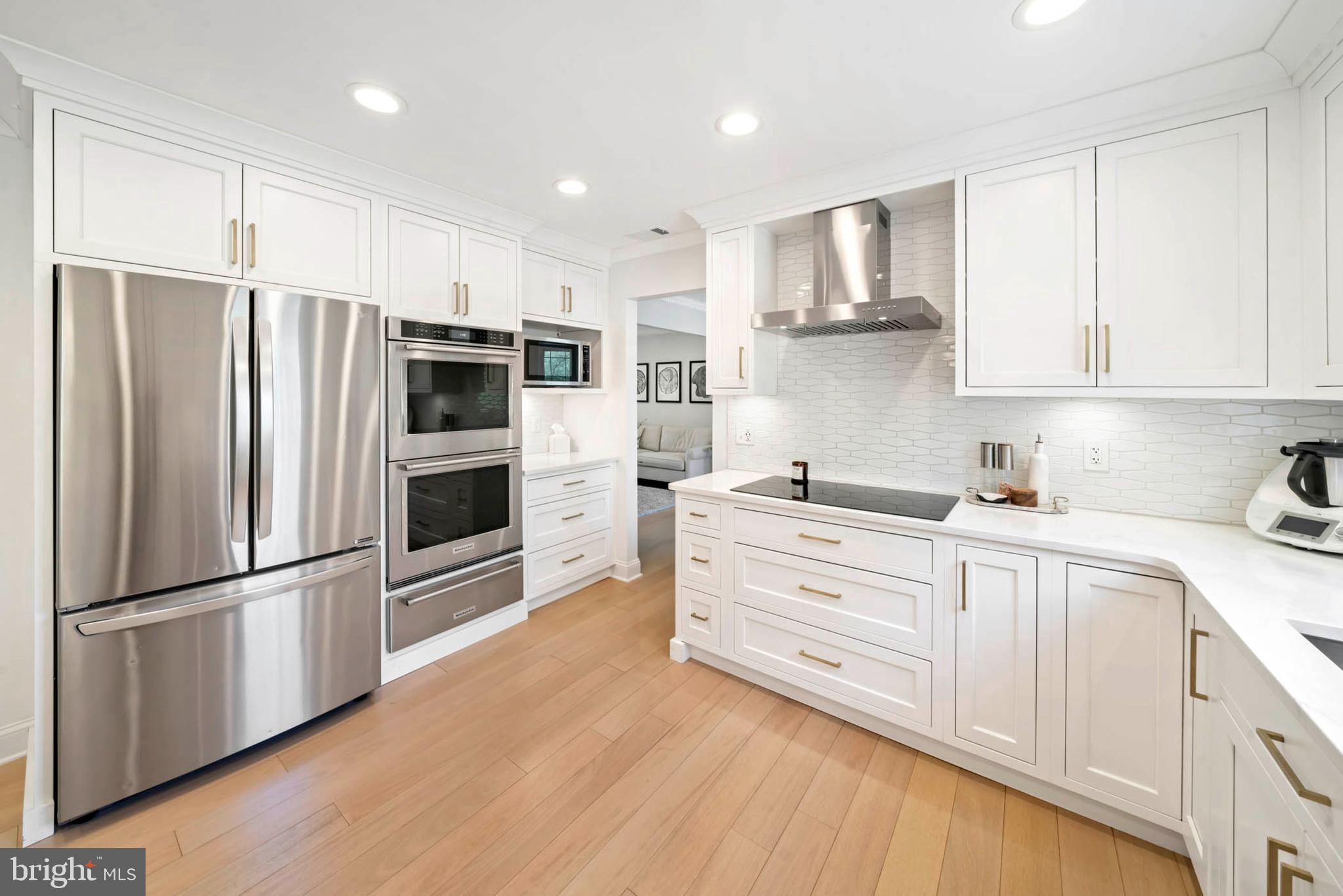 NAPLES MANOR - Residential