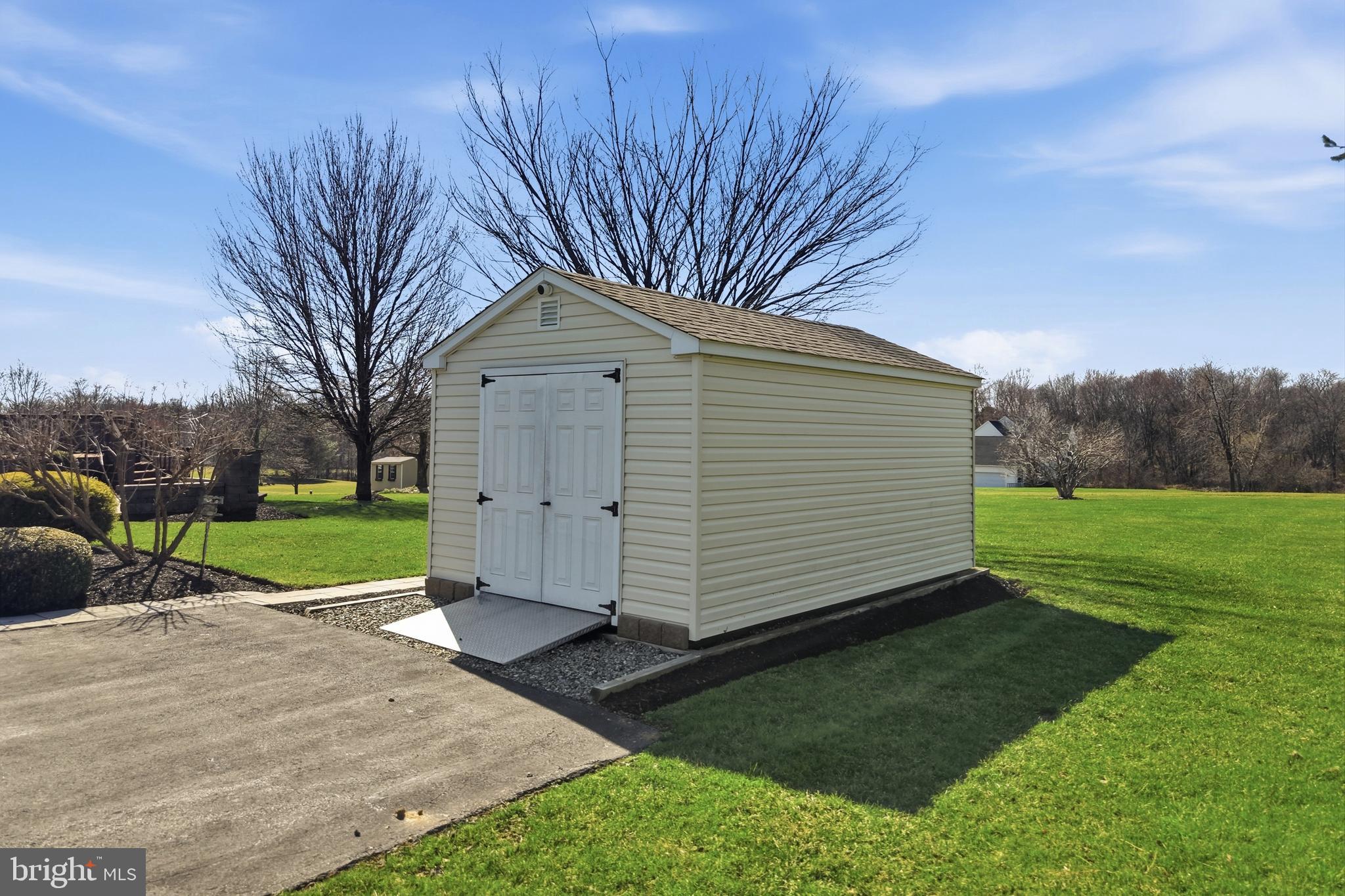 MEADOW RUN - Residential