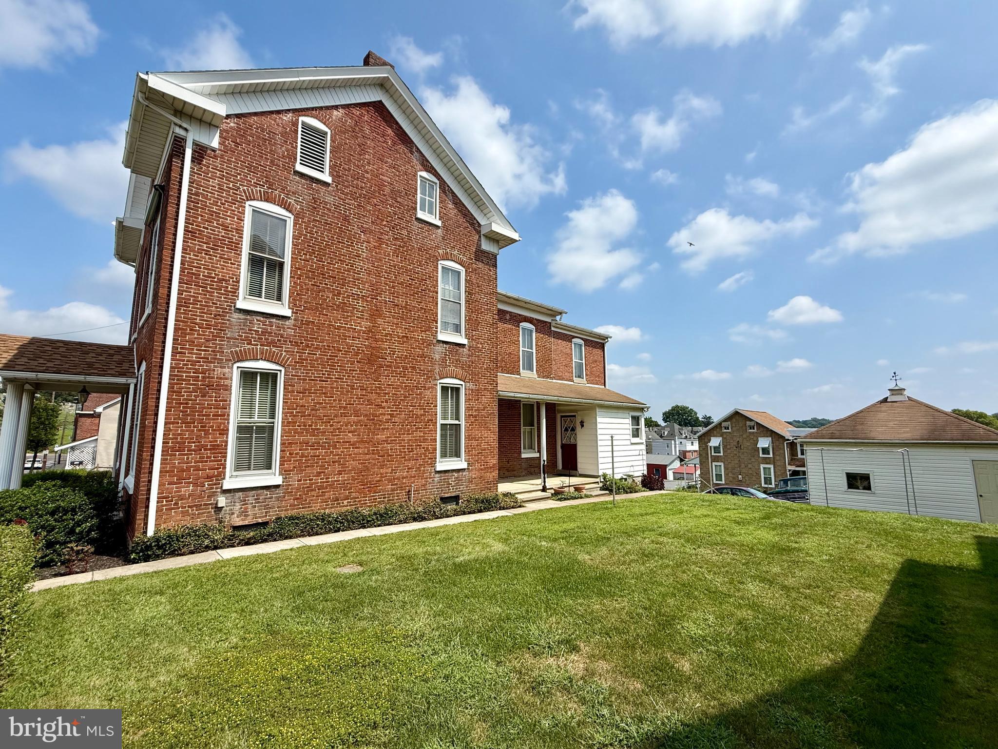 35 WOODROW AVENUE