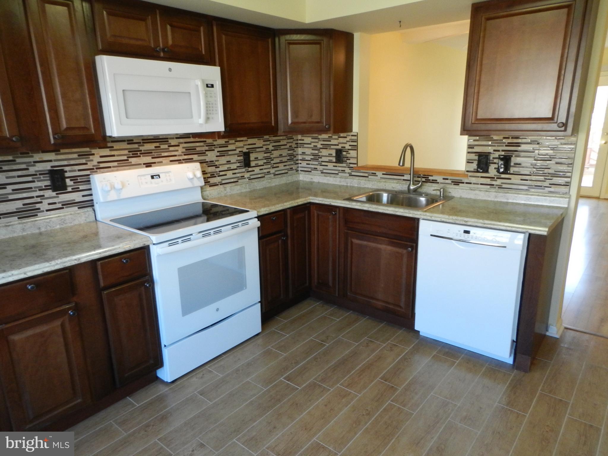 SMALL CROSSINGS - Residential Lease