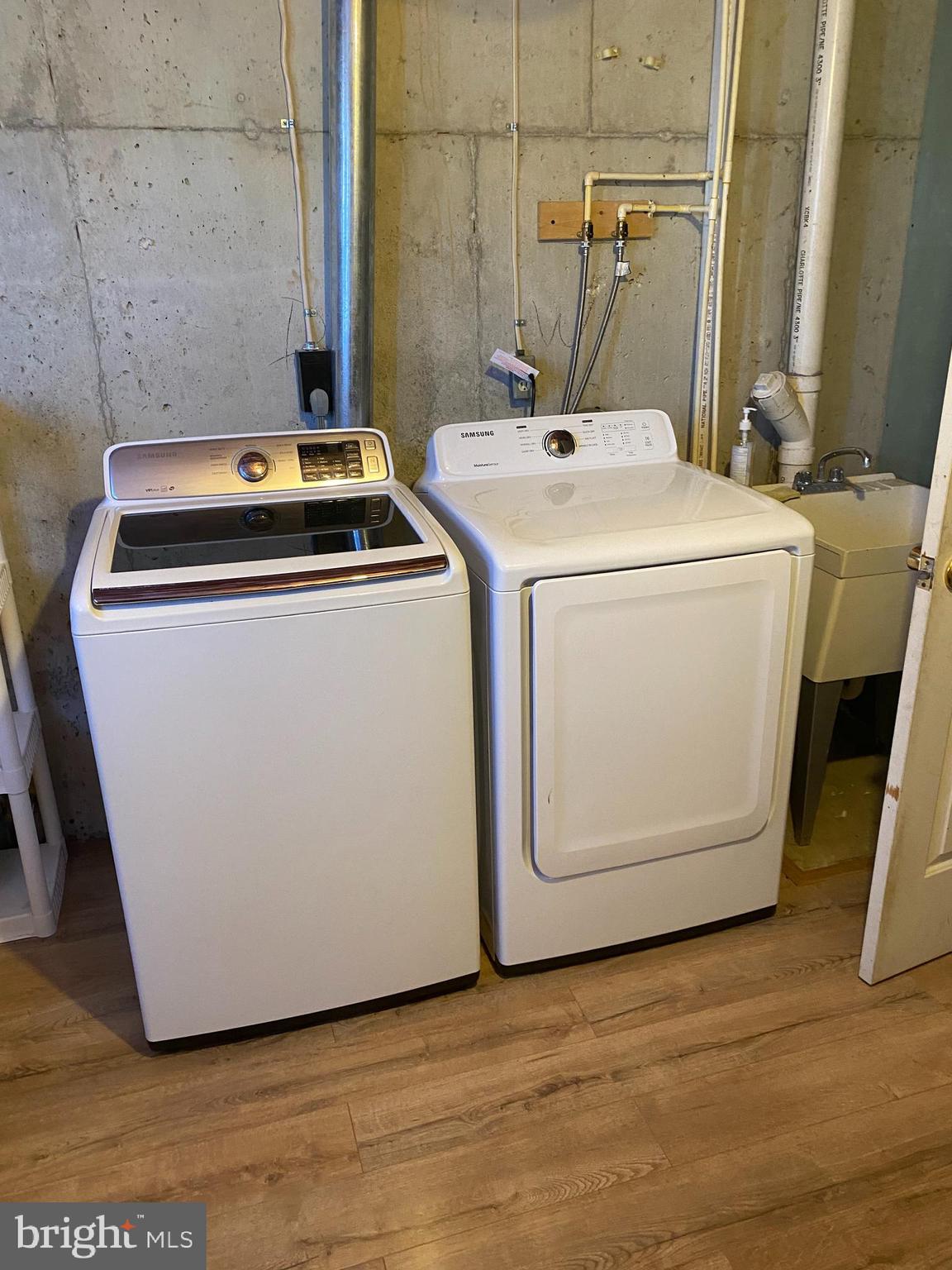 SMALL CROSSINGS - Residential Lease