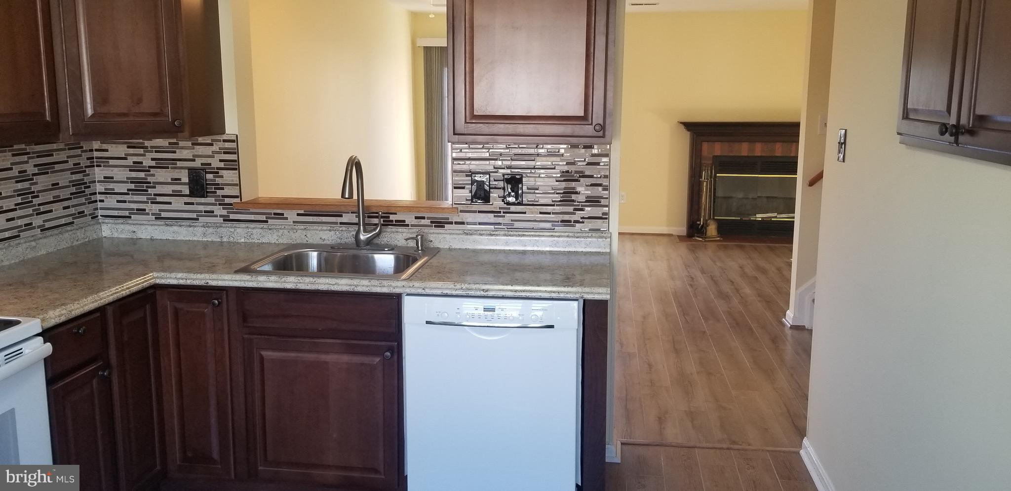 SMALL CROSSINGS - Residential Lease