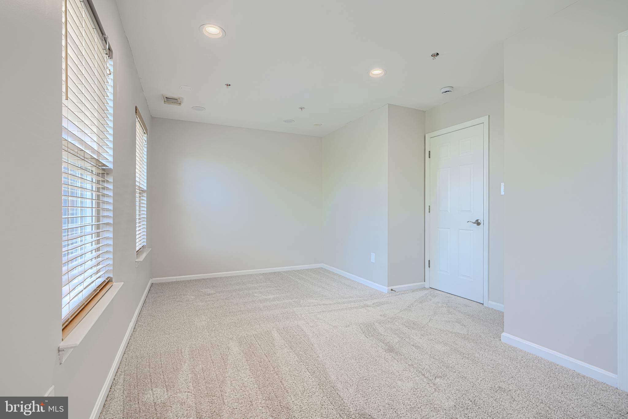 KINGS CROSSING - Residential