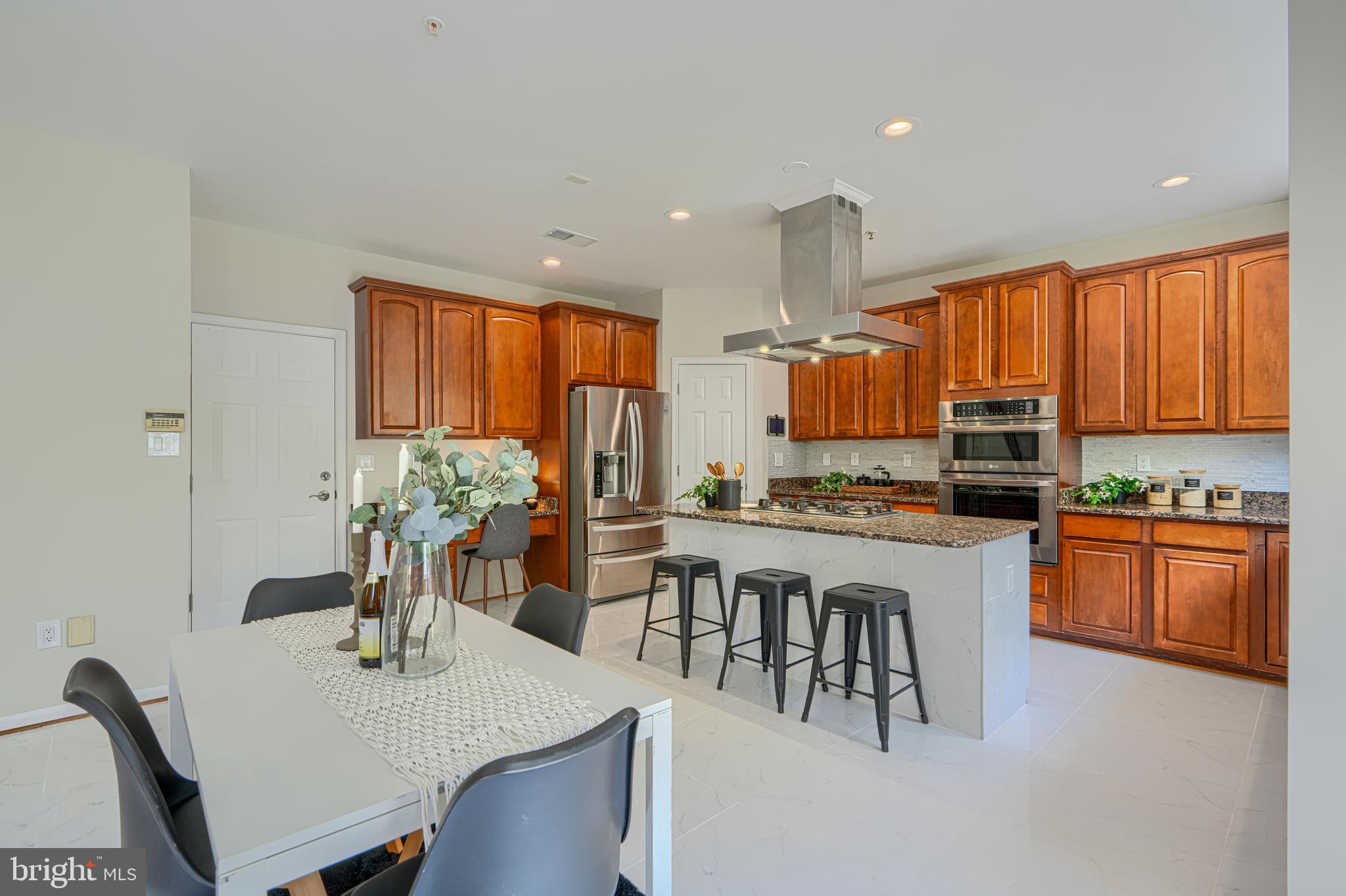 KINGS CROSSING - Residential