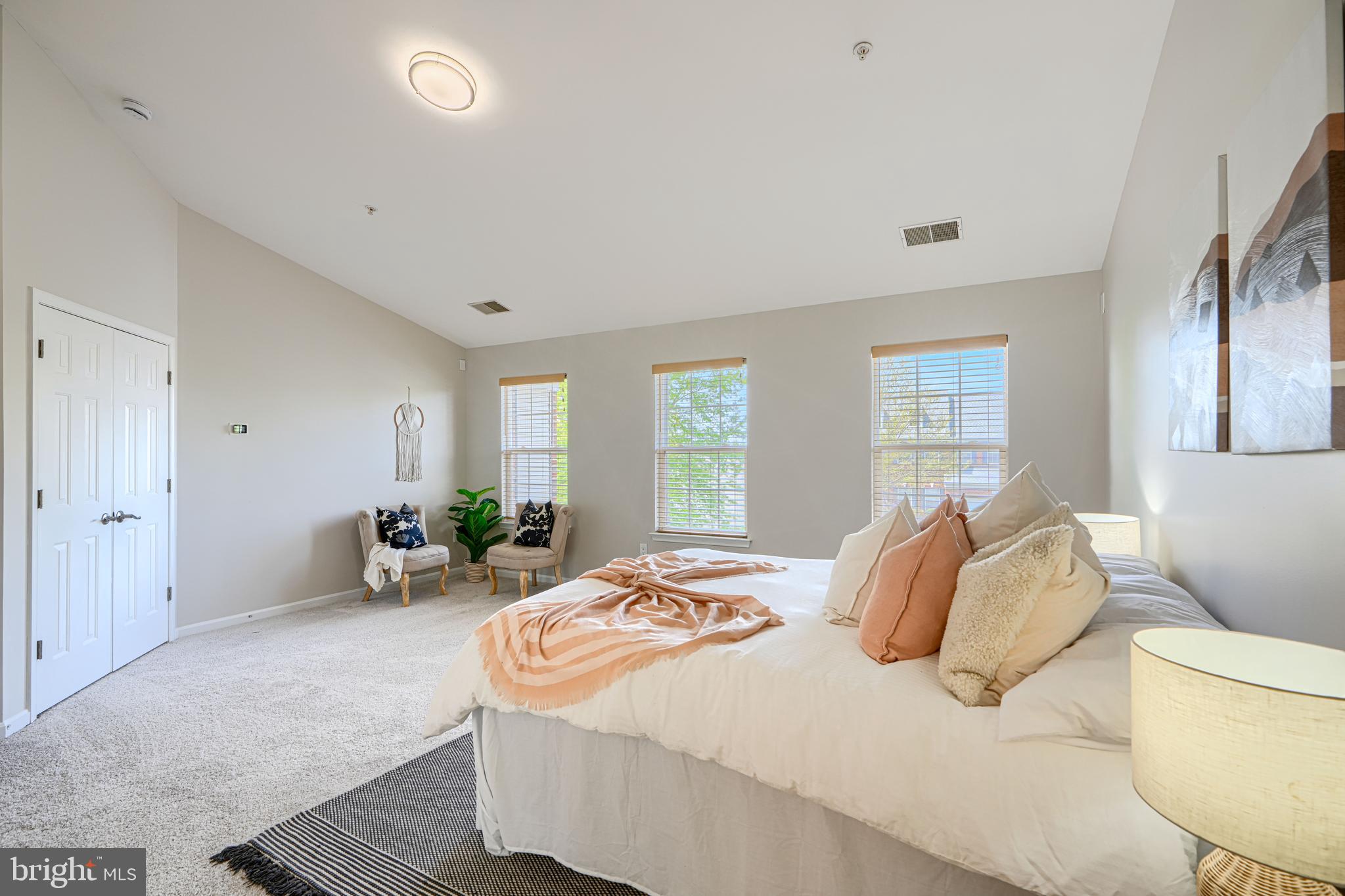 KINGS CROSSING - Residential