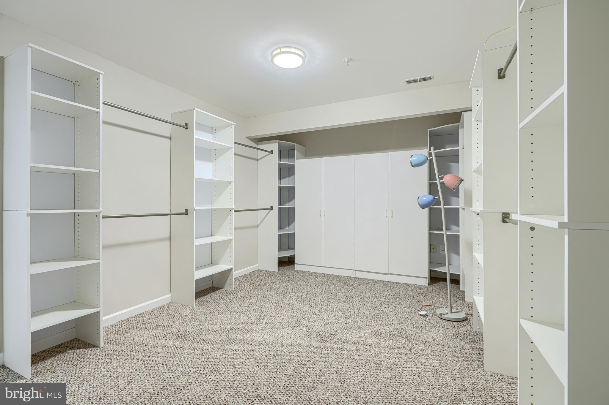 KINGS CROSSING - Residential