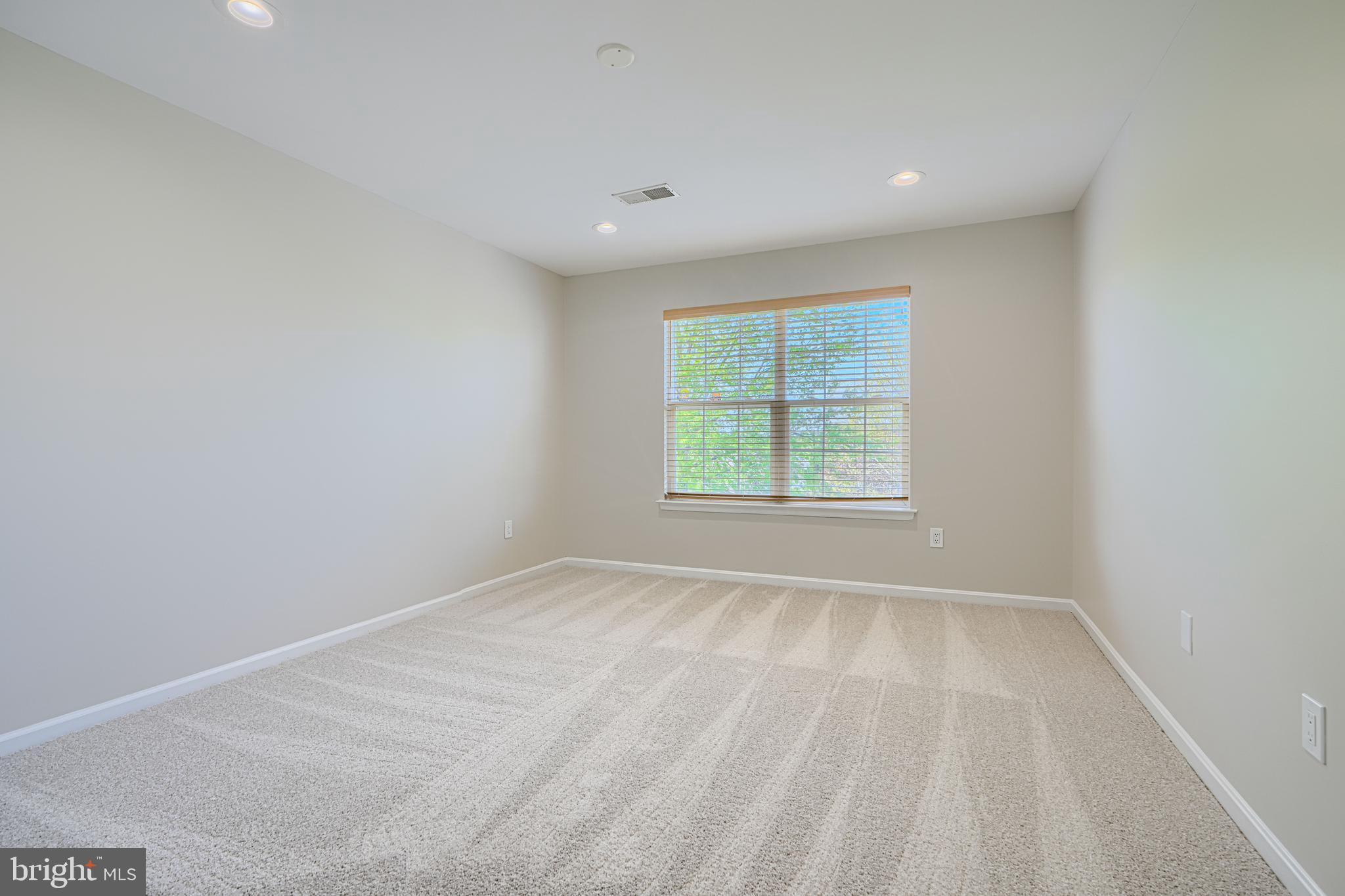 KINGS CROSSING - Residential