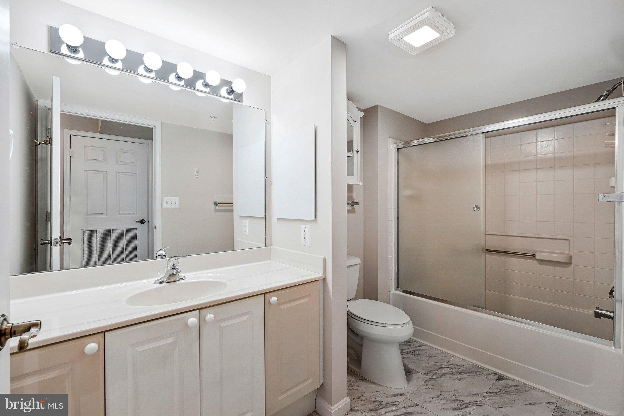 LANSDOWNE WOODS - Residential Lease