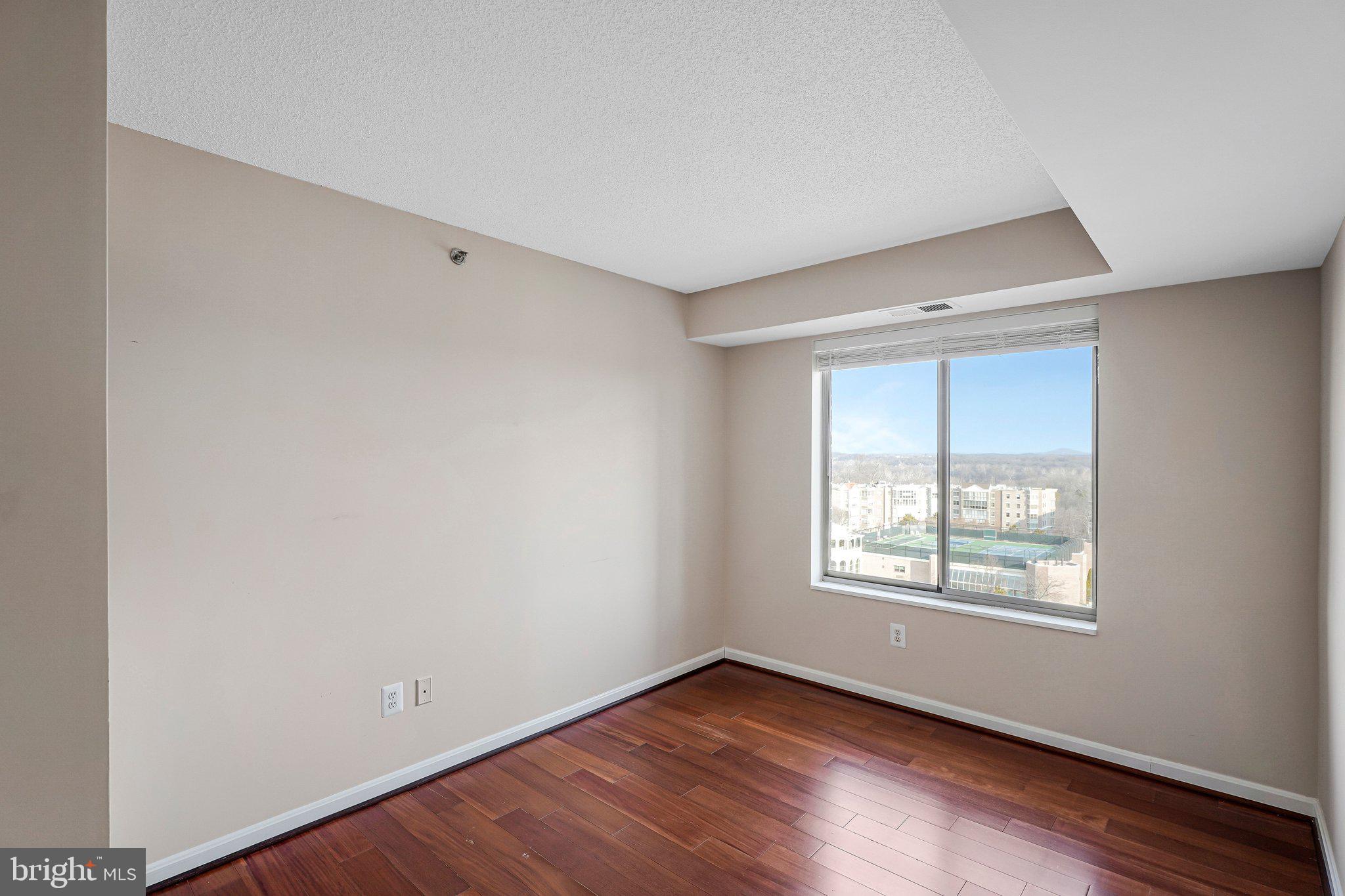 LANSDOWNE WOODS - Residential Lease