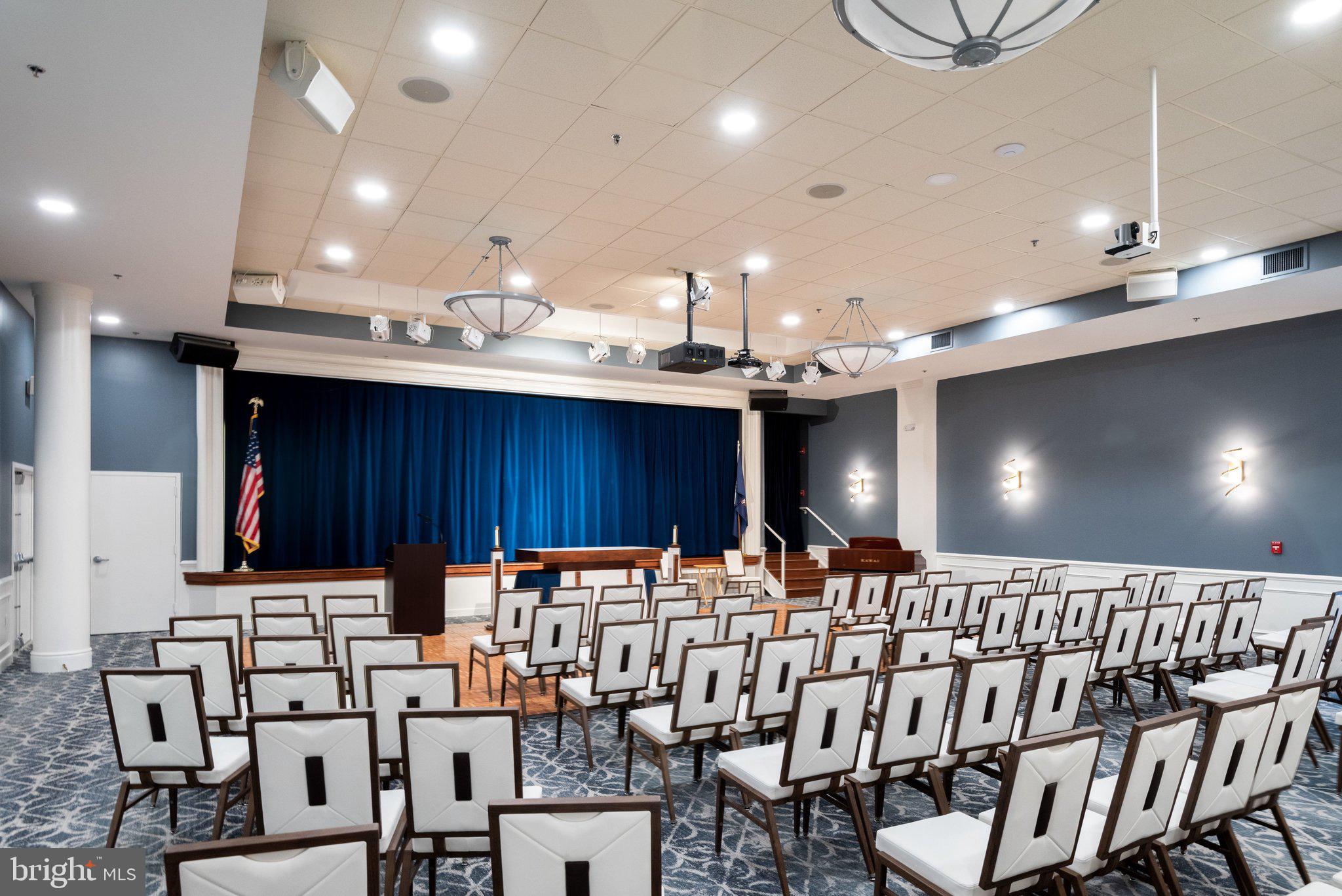 LANSDOWNE WOODS - Residential Lease