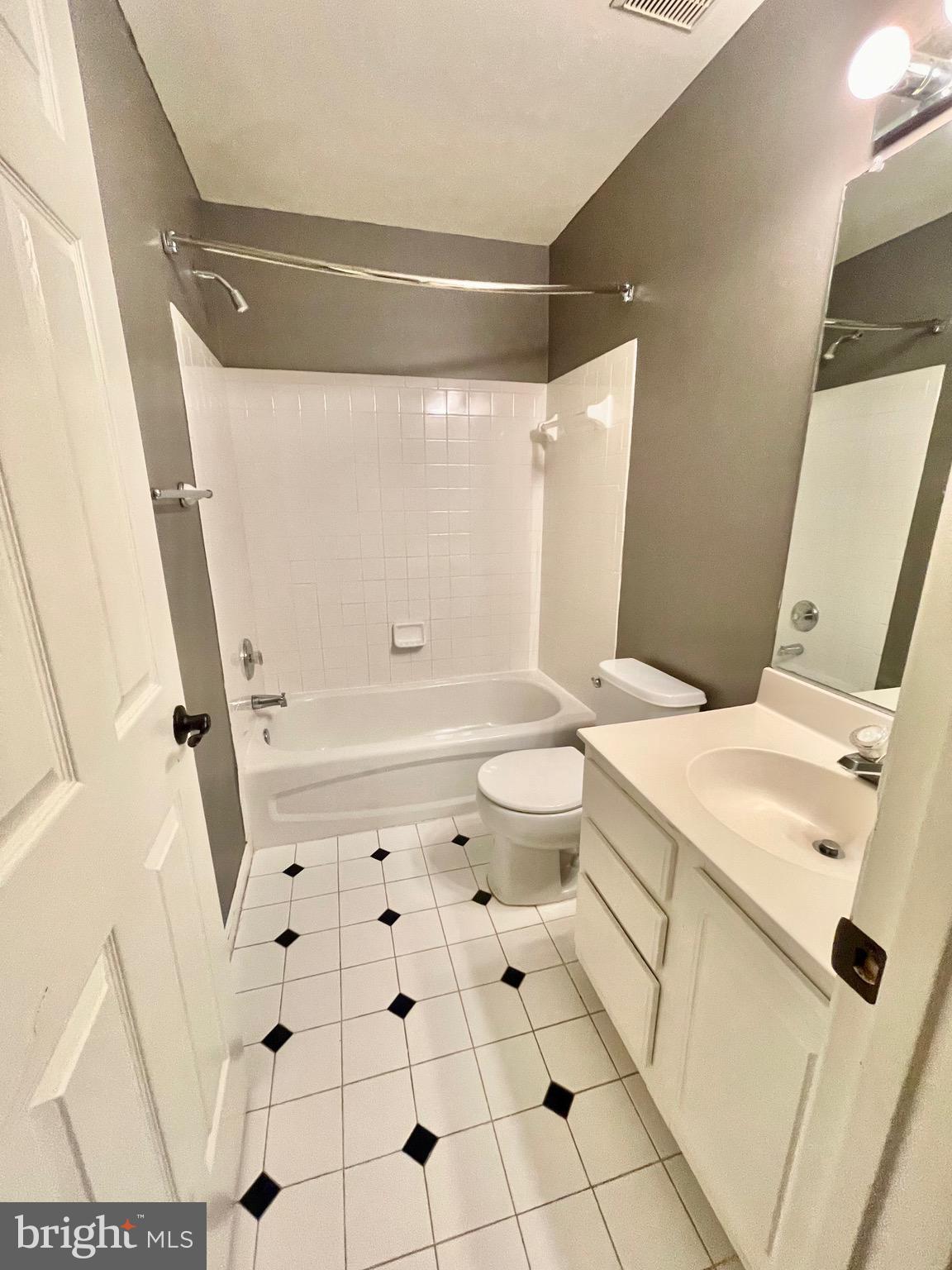 PRINCE WILLIAM COMMONS - Residential Lease