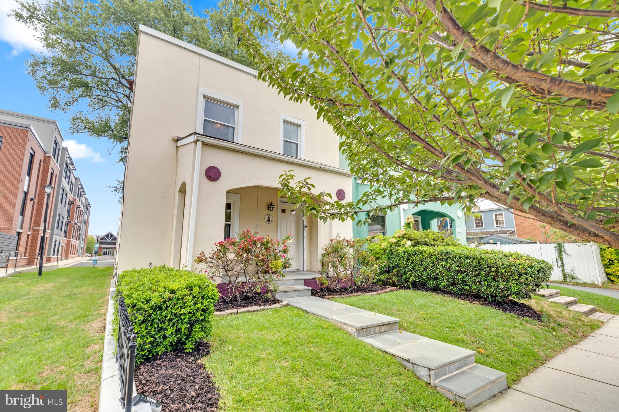 909 PENDLETON STREET