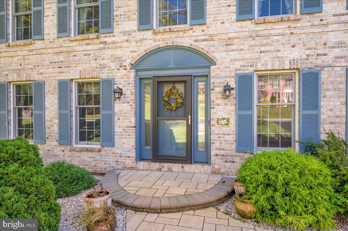 5 WOODHELVEN COURT