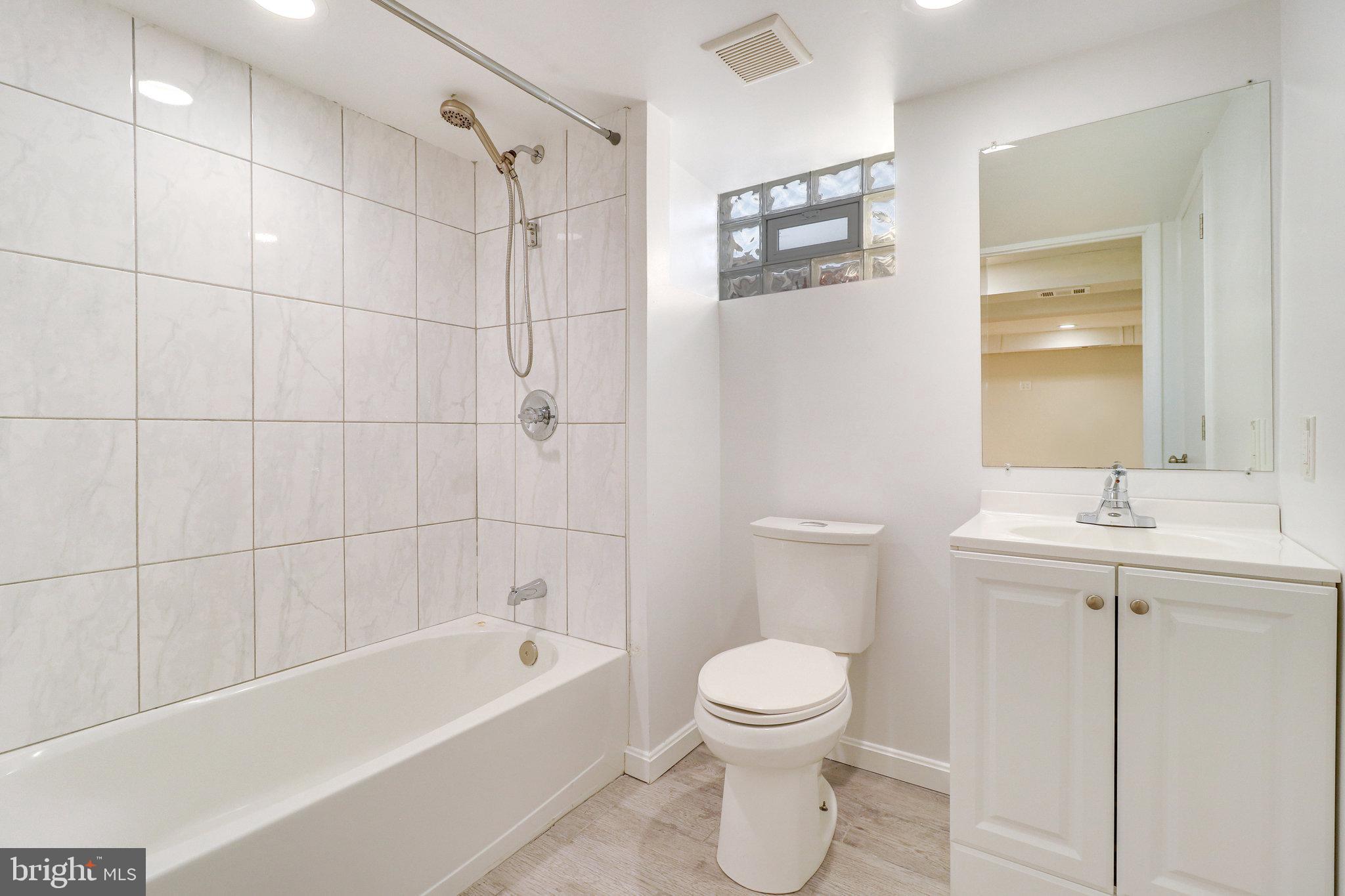 ARGYLE CLUB ESTATES - Residential Lease