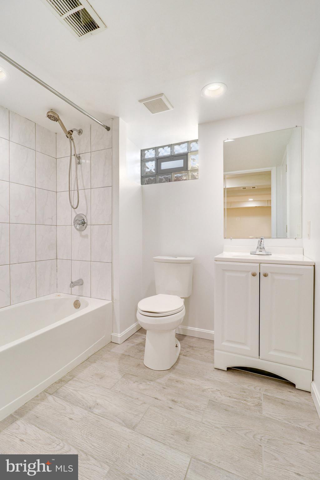 ARGYLE CLUB ESTATES - Residential Lease