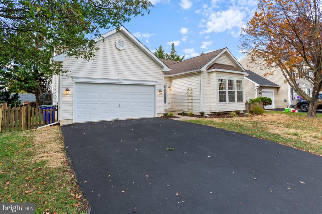 Photo of 819 Aztec Drive, FREDERICK, MD 21701 (MLS # MDFR2072374)