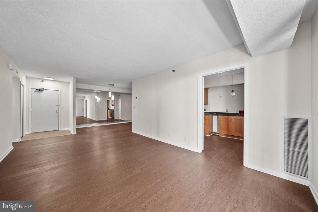 Photo of 5505 Seminary Road #901N, FALLS CHURCH, VA 22041 (MLS # VAFX2295818)