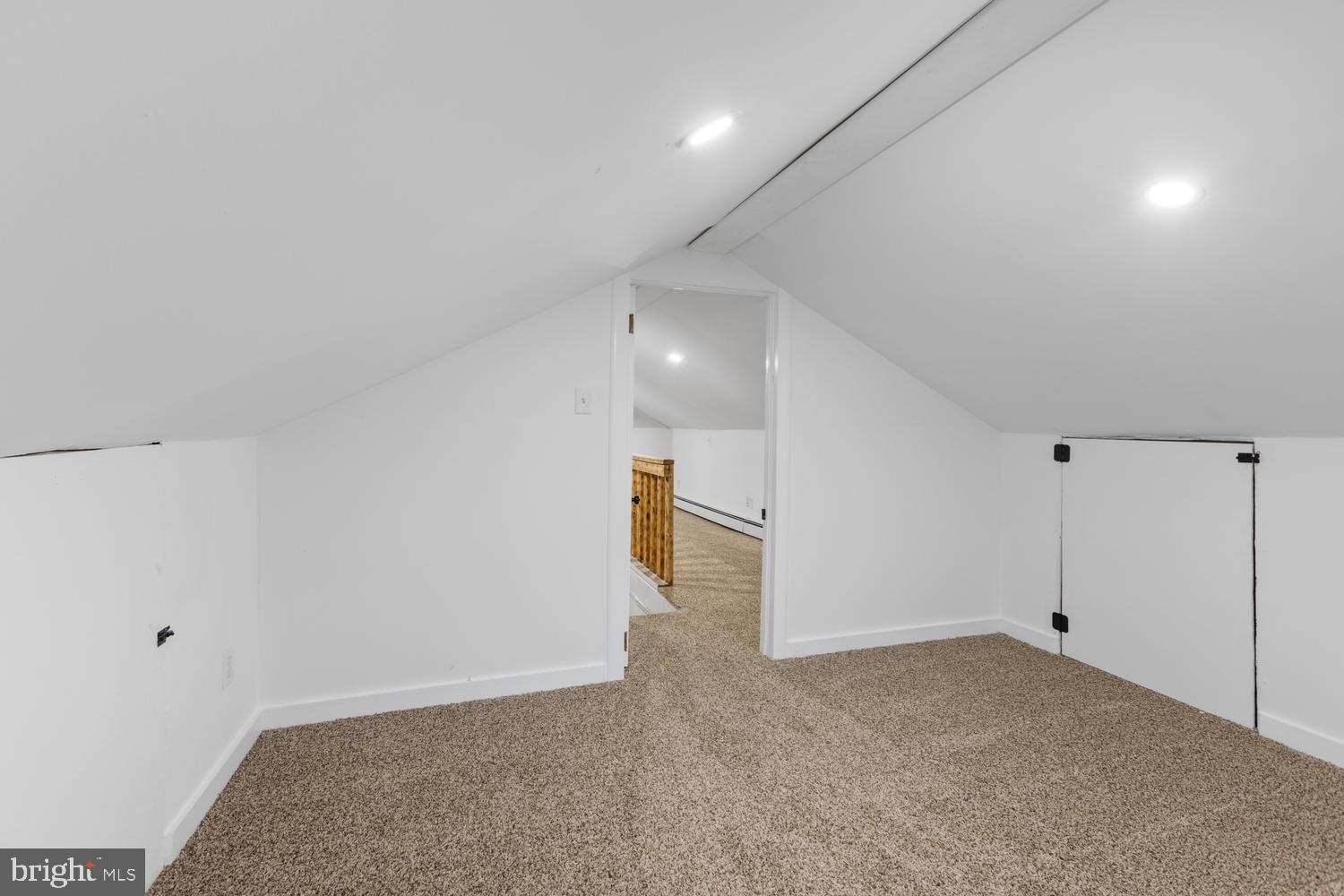 QUAKER HILLS - Residential