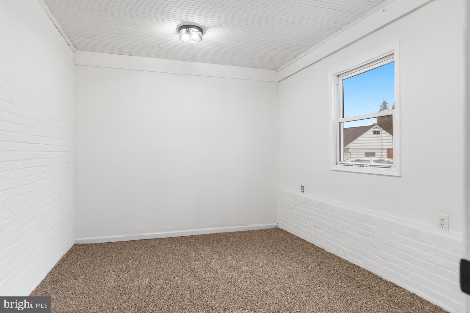 QUAKER HILLS - Residential