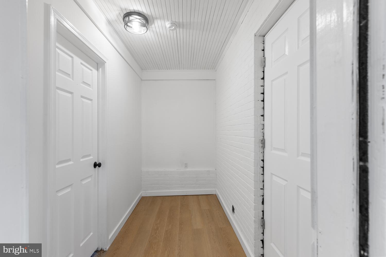 QUAKER HILLS - Residential