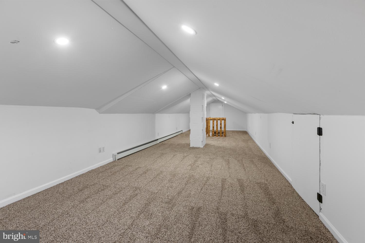 QUAKER HILLS - Residential