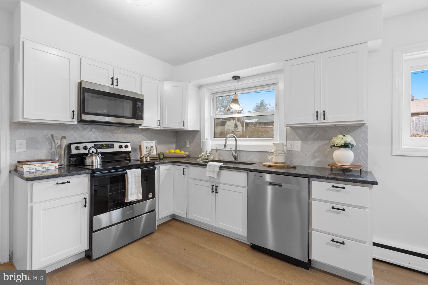 QUAKER HILLS - Residential