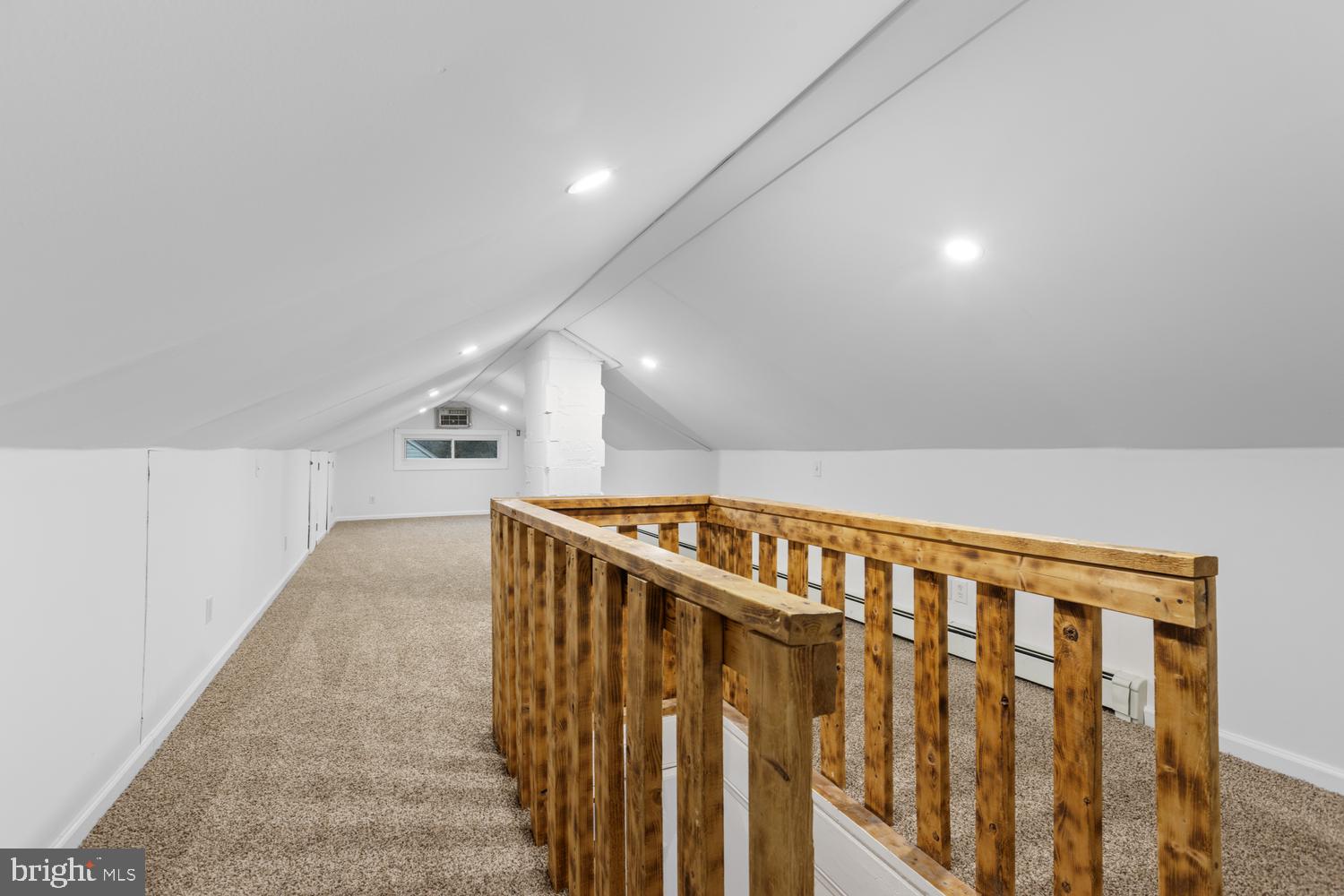 QUAKER HILLS - Residential