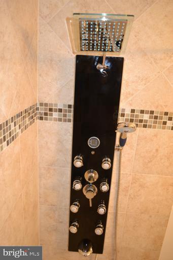 FOUNDERS WOODS - Residential