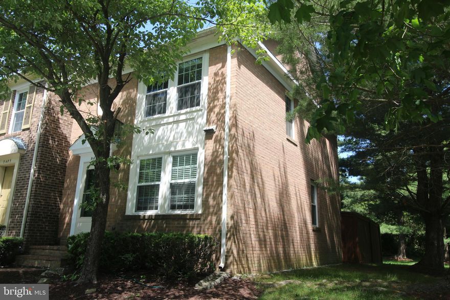 3 level end unit Townhouse in Bedfordshire community close to Potomac Village. Light and Bright, lots of new updates including new washer and new dishwasher, move in condition. Spacious bedrooms with large walk-in closets. Enjoy the lovely eat-in Kitchen and the lights filled living room and relax on the fully fenced deck with a beautiful, wooded view. One dog only with security deposit $300.