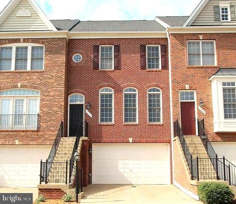 Photo of 6846 Witton Circle, GAINESVILLE, VA 20155 (MLS # VAPW2131260)