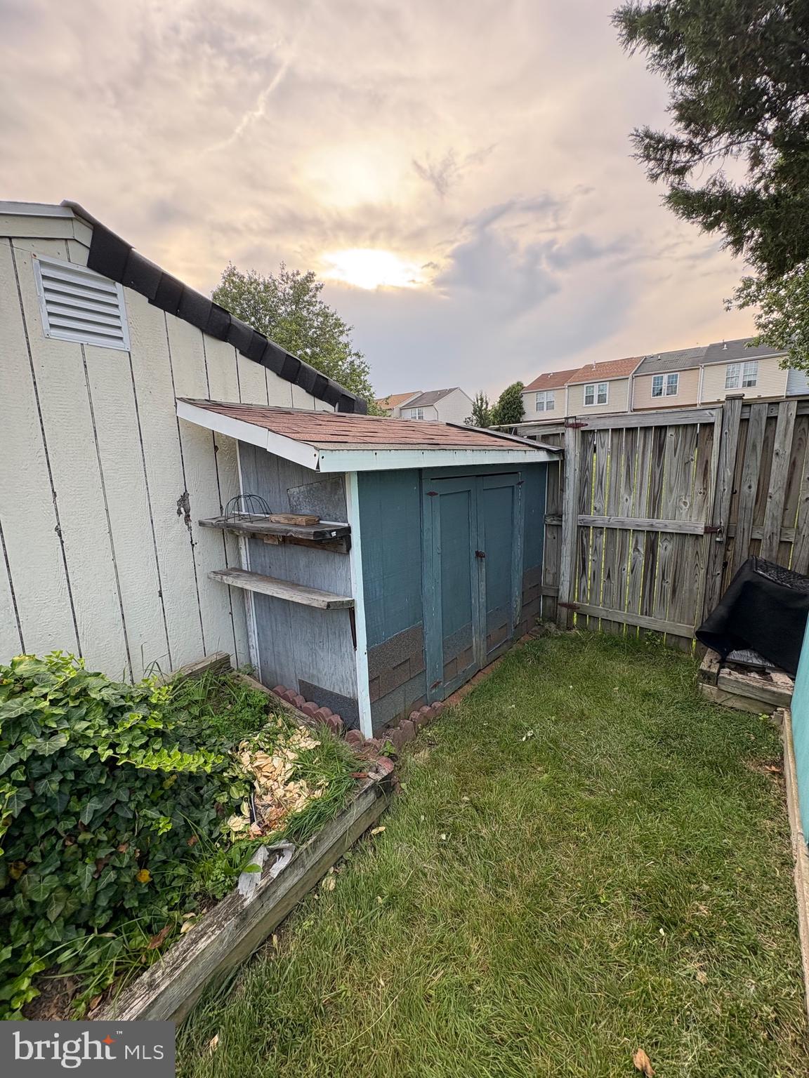 PARKVIEW TRAIL - Residential Lease