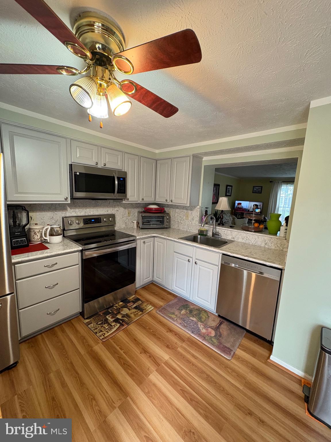 PARKVIEW TRAIL - Residential Lease