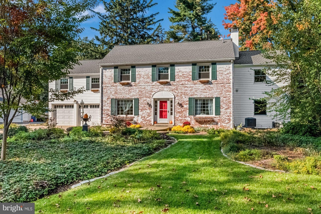 Photo of 17 W Roseville Road, LANCASTER, PA 17601 (MLS # PALA2097396)