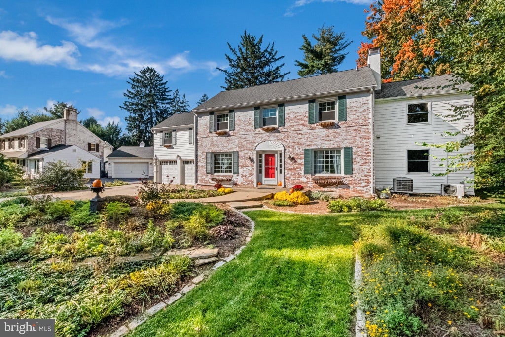 Photo of 17 W Roseville Road, LANCASTER, PA 17601 (MLS # PALA2097396)