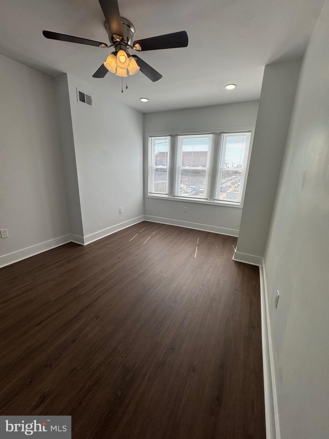 LAWNCREST - Residential