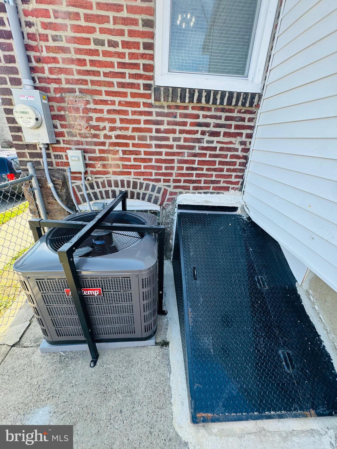 LAWNCREST - Residential