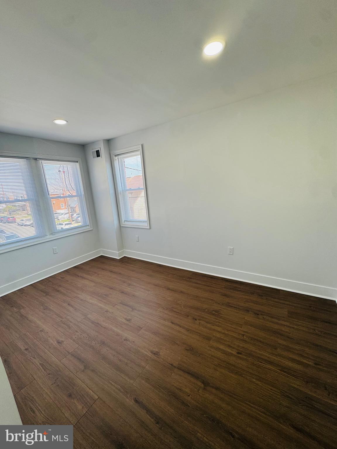 LAWNCREST - Residential