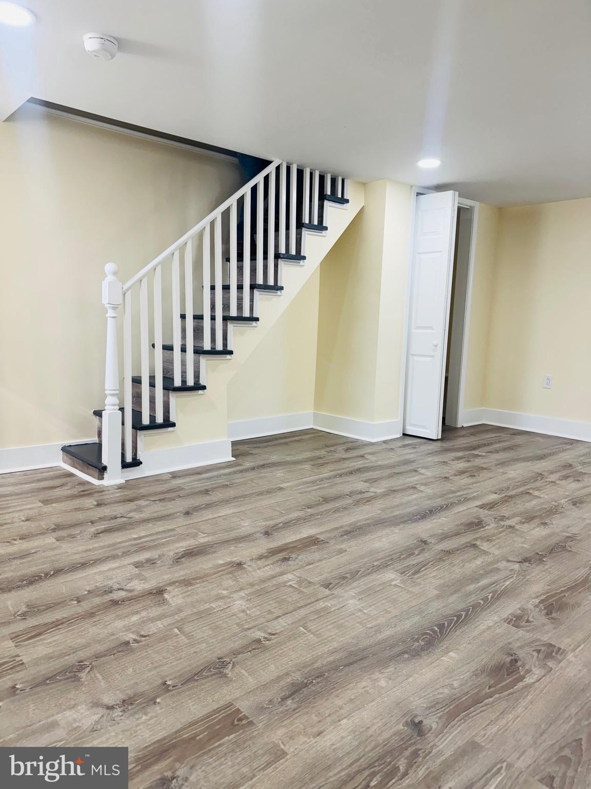 LAWNCREST - Residential