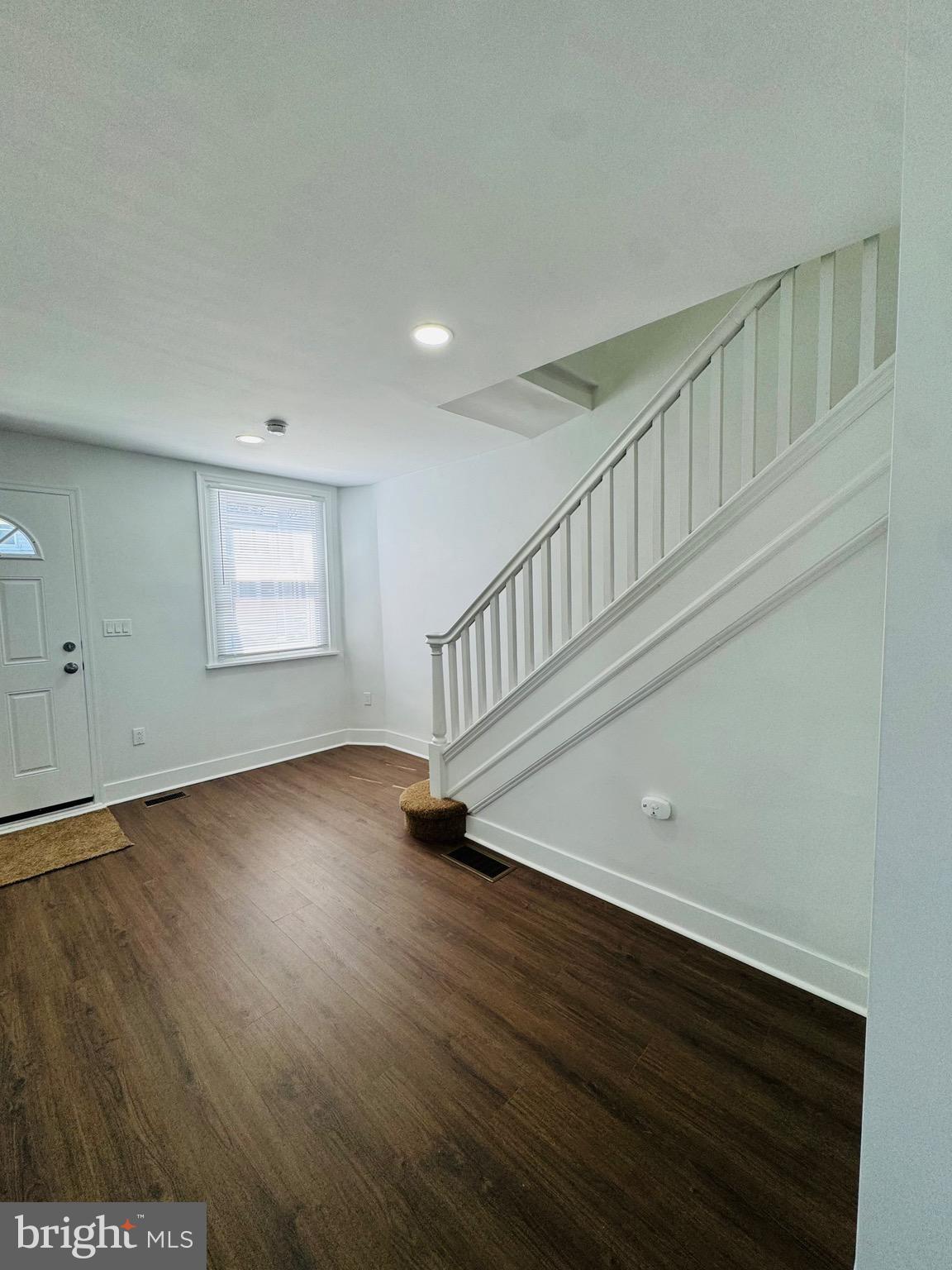 LAWNCREST - Residential