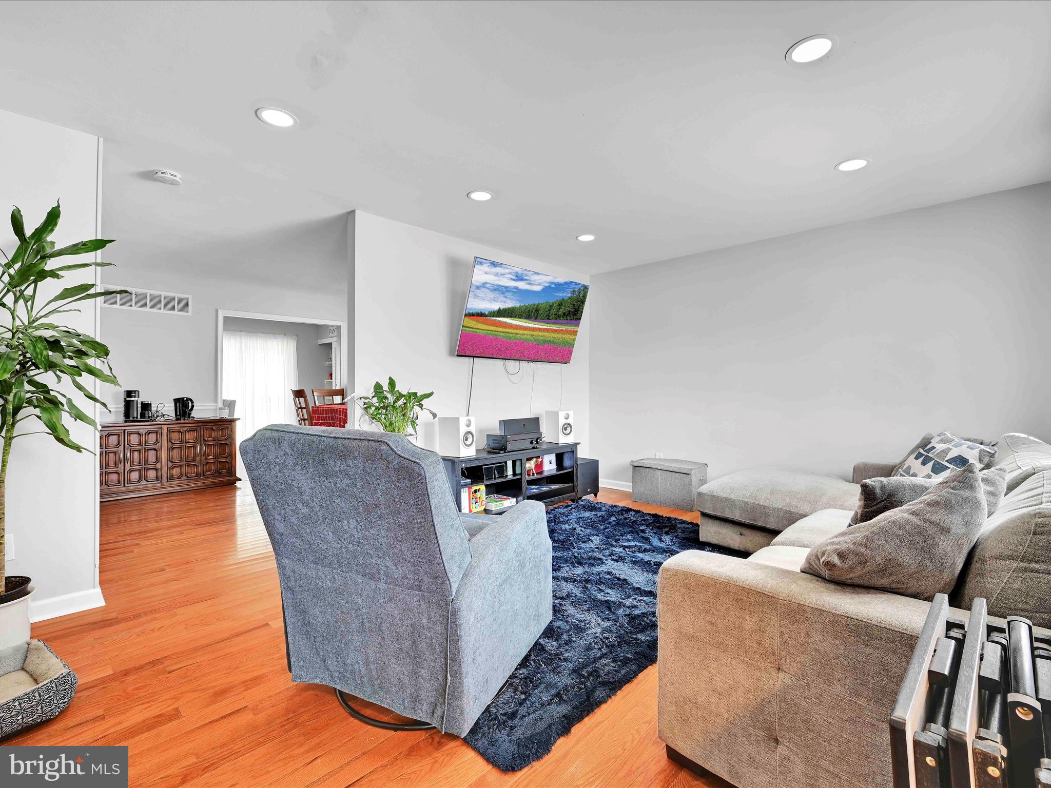 301 MELLING AVENUE