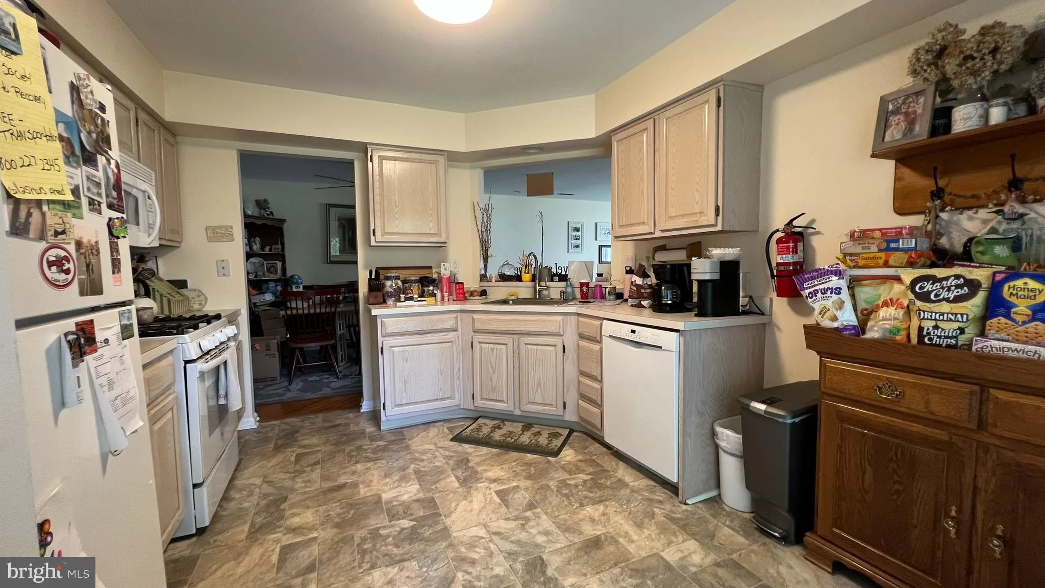 Blackwood, New Jersey 08012, United States, 2 Bedrooms Bedrooms, ,3 BathroomsBathrooms,Residential,Pending,130759